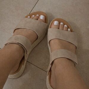 Well Worn Women's Soda Sandals Strappy Wedges Size 8